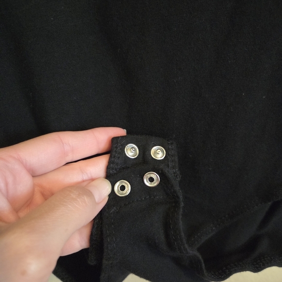 Heart & Hips affordable luxury Black Short Sleeve Bodysuit size Medium Summer - Picture 3 of 7